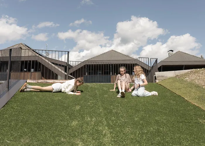 Aparthotel Familiaris - Family Apartments - Pools & Spa In Dolomites
